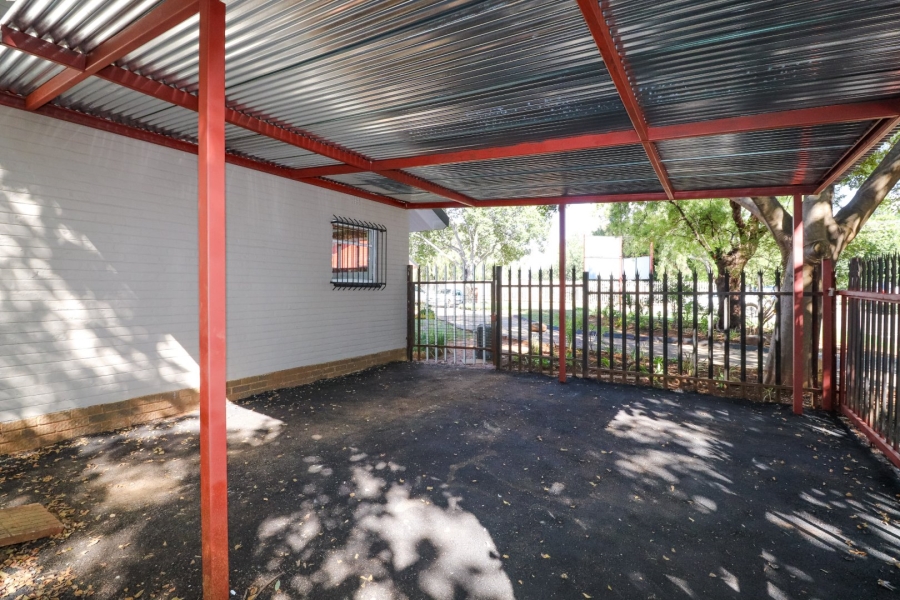 To Let 4 Bedroom Property for Rent in Flamwood North West